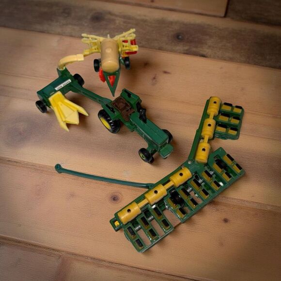 Ertl Mini Diecast Tractor, Sprayer, Corn Planter & Harvester Farm Vehicles A14 - Picture 1 of 15